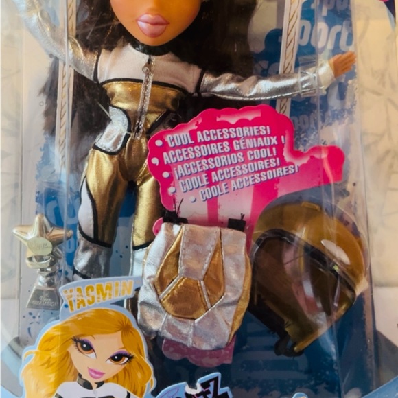 Bratz Play Sportz X-Treme Skidiving Yasmin - Picture 2 of 6